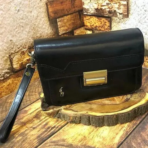 کیف پاسپورتی سه رمز دسته دار چرم طبیعی گاوی