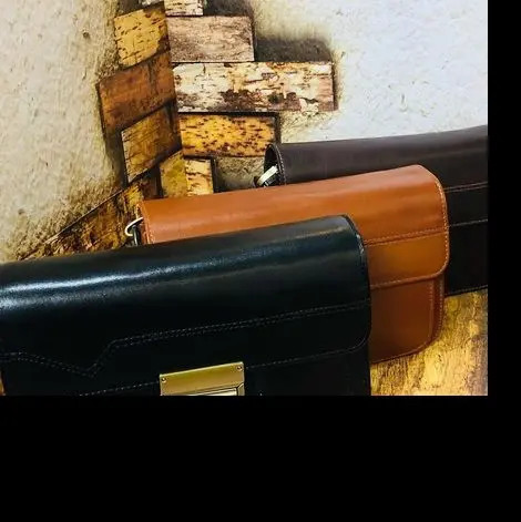 کیف پاسپورتی سه رمز دسته دار چرم طبیعی گاوی