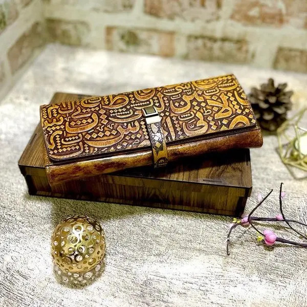 کیف دسته چکی اسپرت قفل دار همراه با جعبه چوبی
