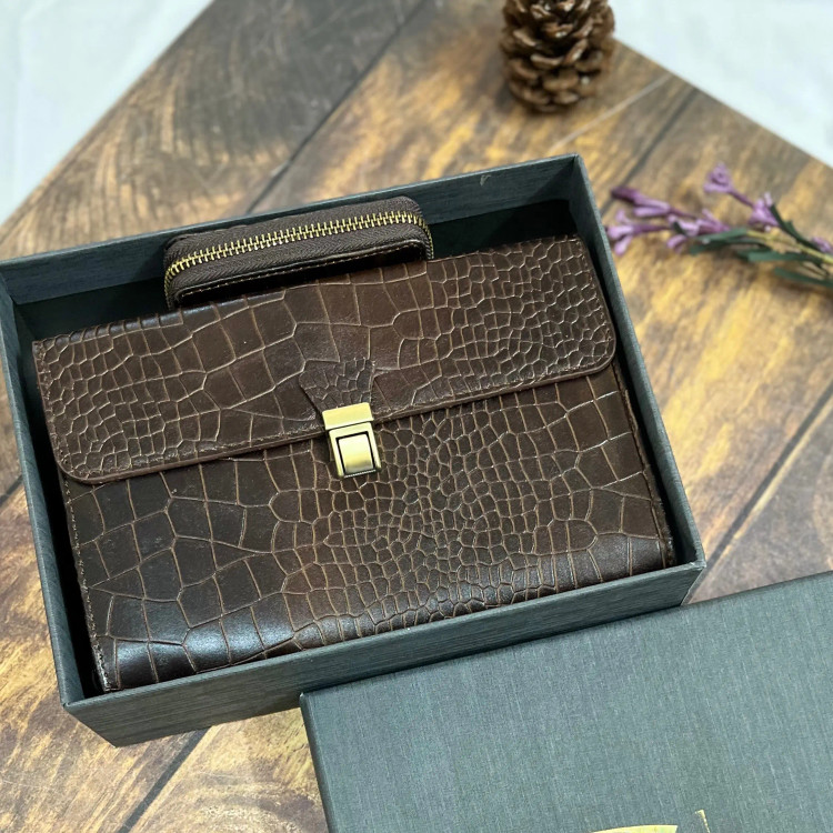 پک هدیه ست کیف پاسپورتی و جاکارتی آکاردئونی دیاکو چرم طییعی